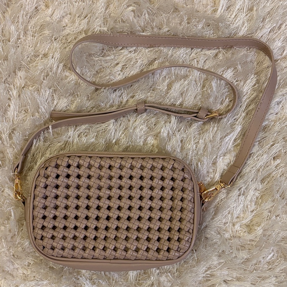 Chic Woven Crossbody Bag in Beige